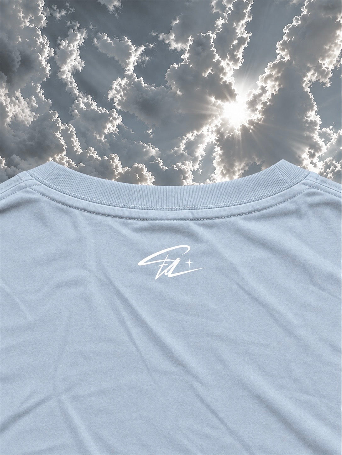 POLERA 𝗕𝗔𝗦𝗜𝗖 𝗣𝗥𝗘𝗠𝗜𝗨𝗠 - ICE BLUE